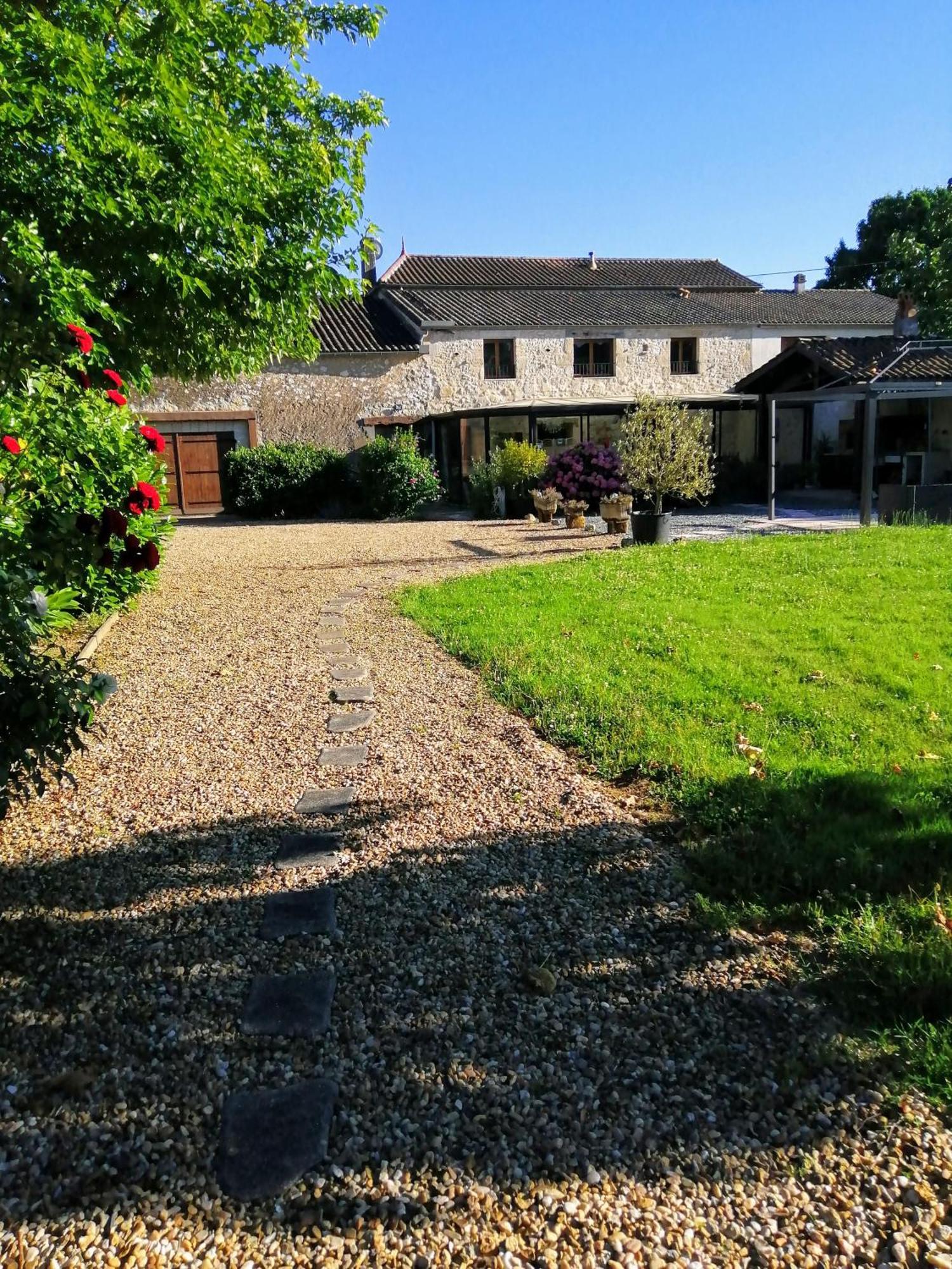 Bed and Breakfast Le Grand Chemin De La Vie Montcaret Exterior foto