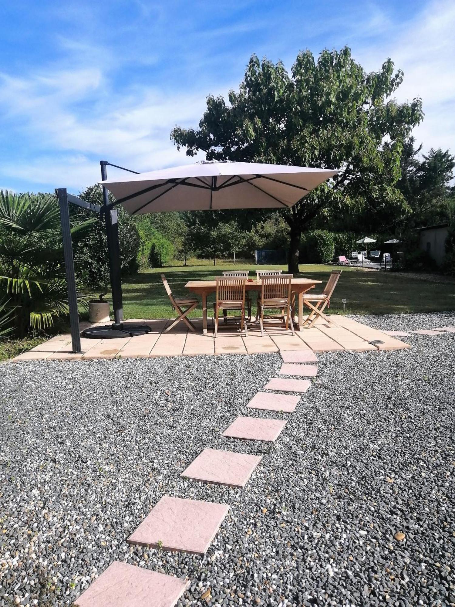 Bed and Breakfast Le Grand Chemin De La Vie Montcaret Exterior foto